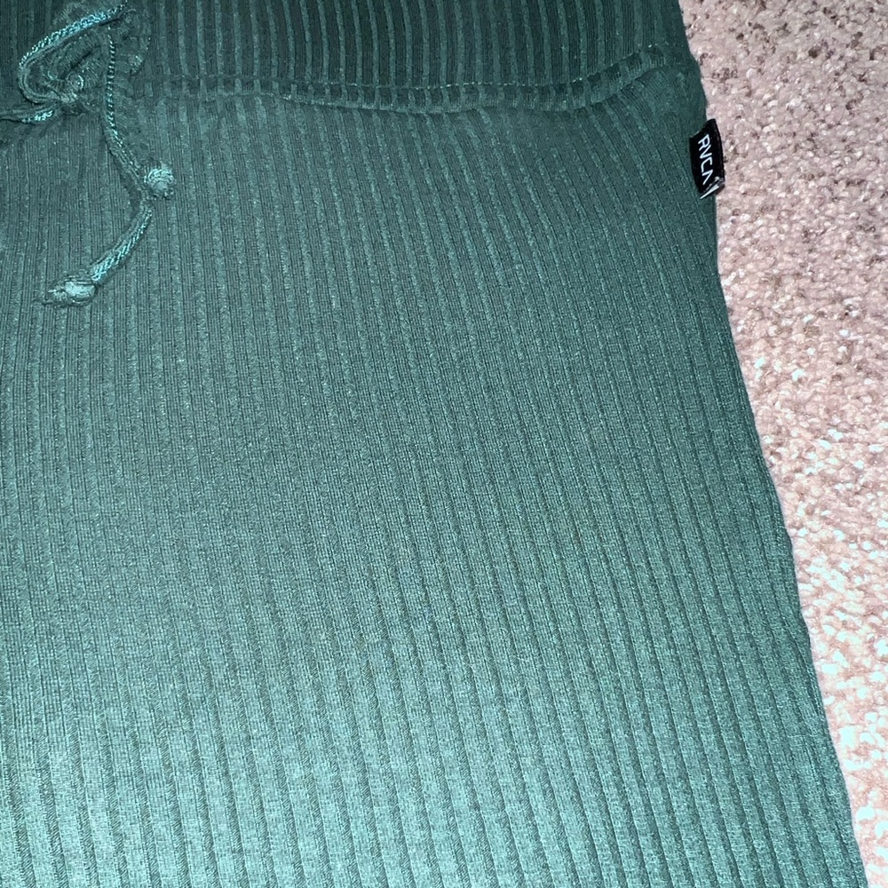 RVCA dark green leggings/lounge pants size small Super comfortable!